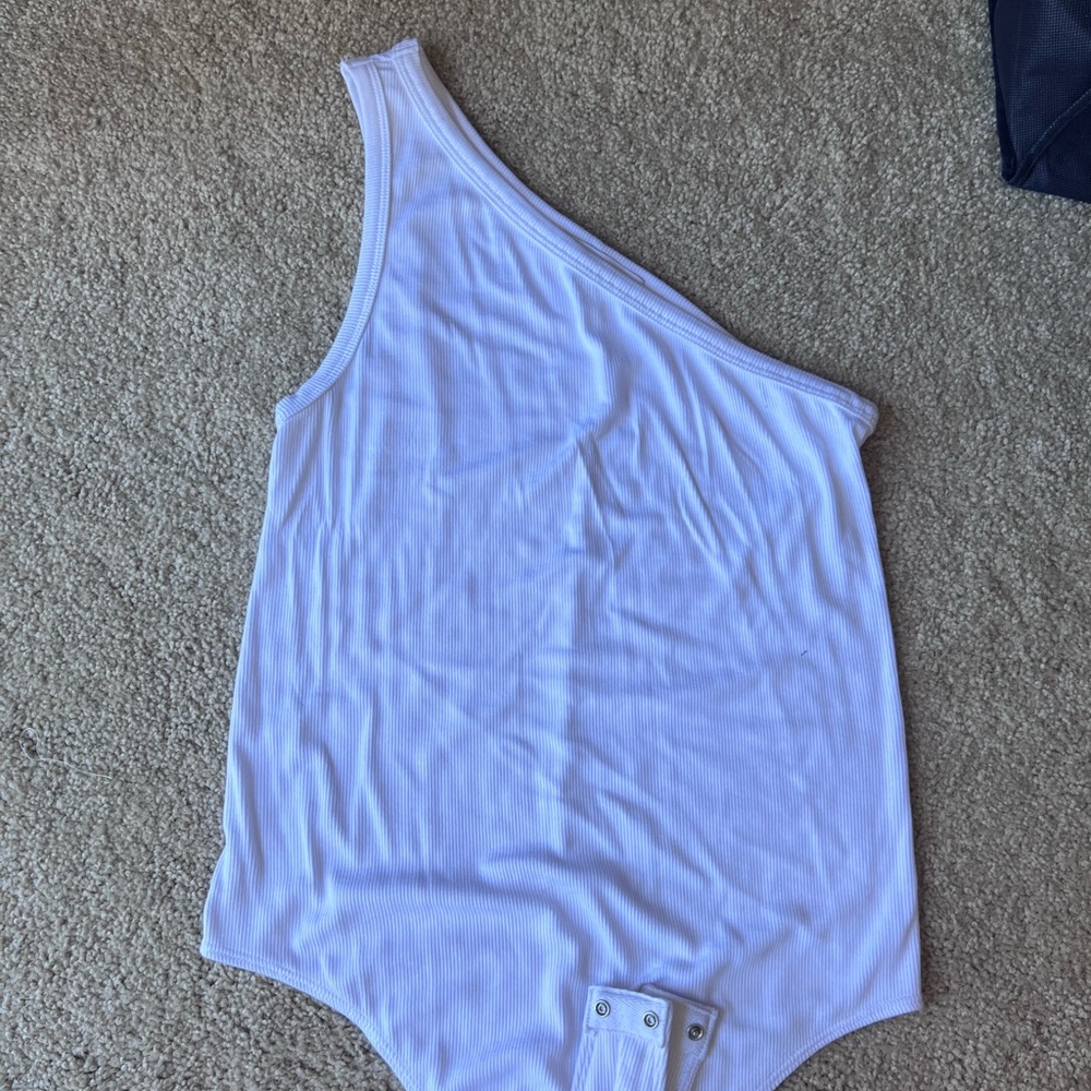 NWOT white one shoulder body suit